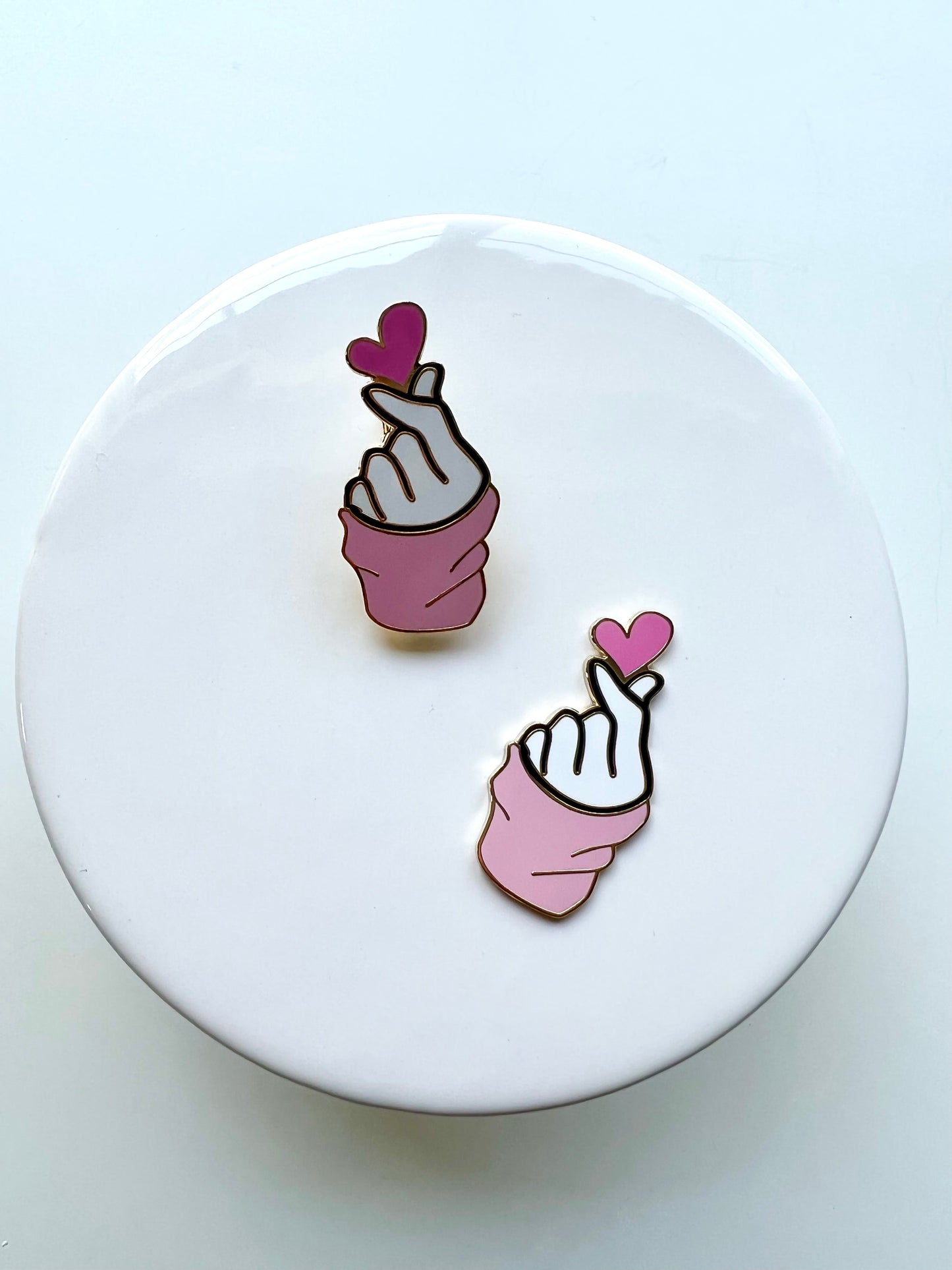 Finger Pink Heart & Pink Sleeve MAGNETIC PIN